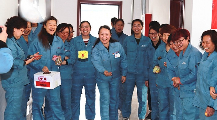 公司舉行女工“愛家、快樂、健康”三八節(jié)趣味運(yùn)動(dòng)會(huì)